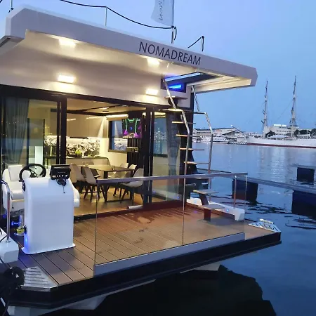 Houseboat Nomadream