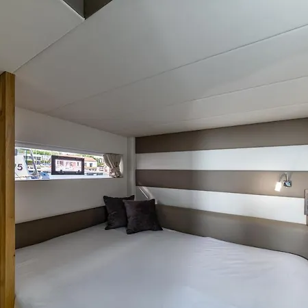 Houseboat Nomadream 보트호텔