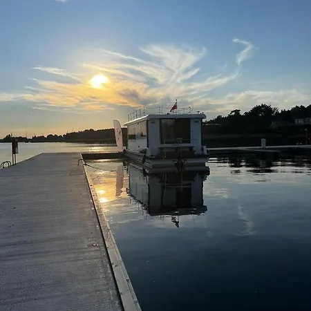 Houseboat Nomadream