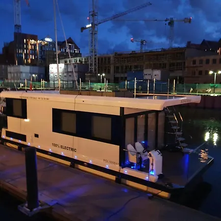 Houseboat Nomadream Ботель *