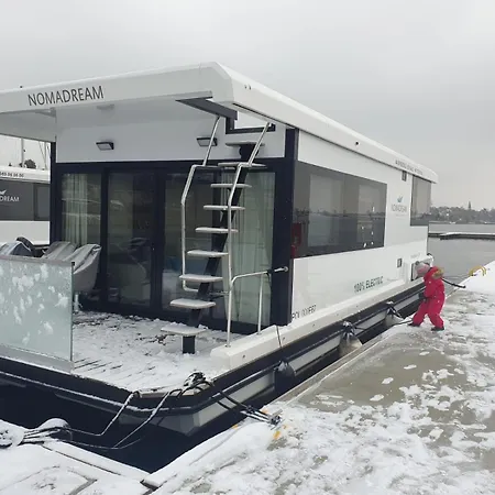 Houseboat Nomadream