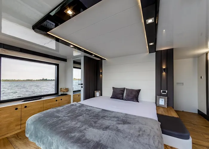 Houseboat Nomadream