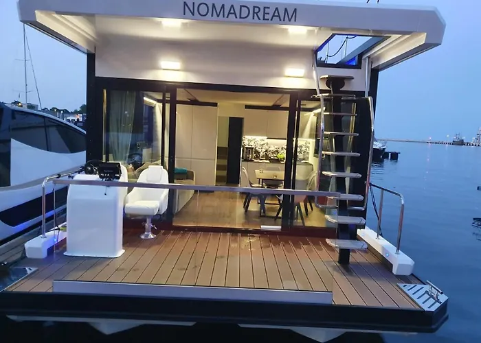 Houseboat Nomadream Botel *